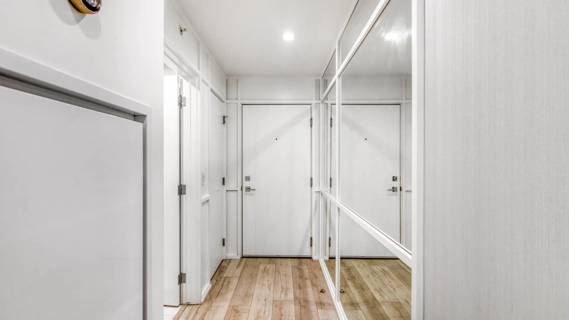 One Bedroom On 17 Ave Stylish Dt Views W Free Parking Calgary Apartament